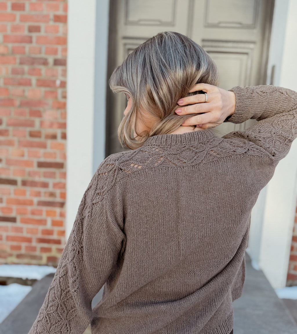 Irisbloom sweater